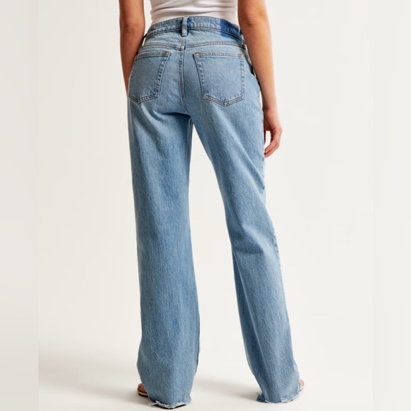 Low Rise Baggy Jeans - Picture 2 of 6